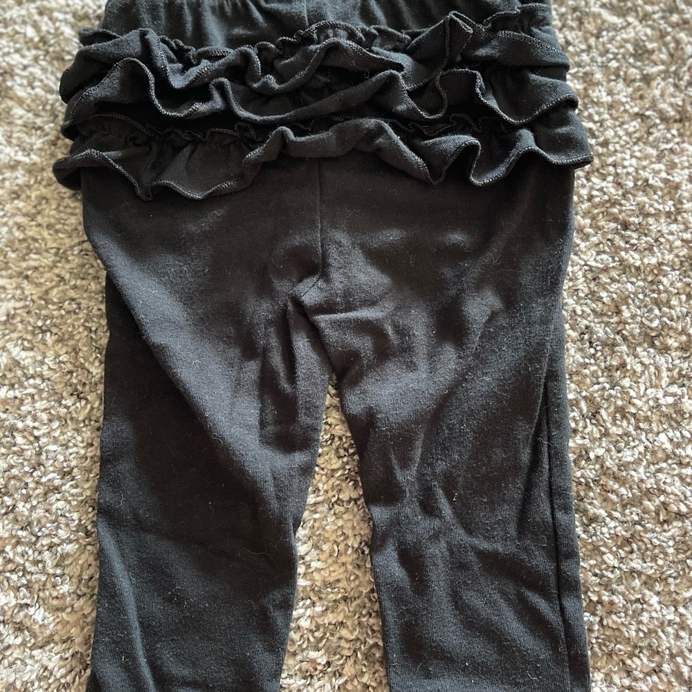 Cat & Jack baby 3-6 months Black Ruffle Bum Leggings